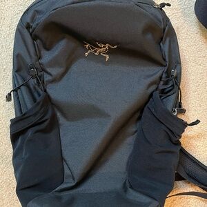 Arcteryx MANTIS 16 BACKPACK Black!